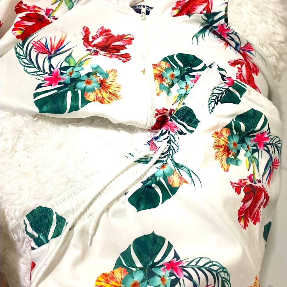 Cute 2 piece floral short set